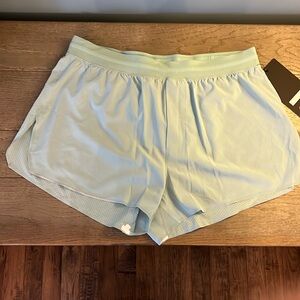 NWT, Lululemon Fast and Free 3” Short, Large